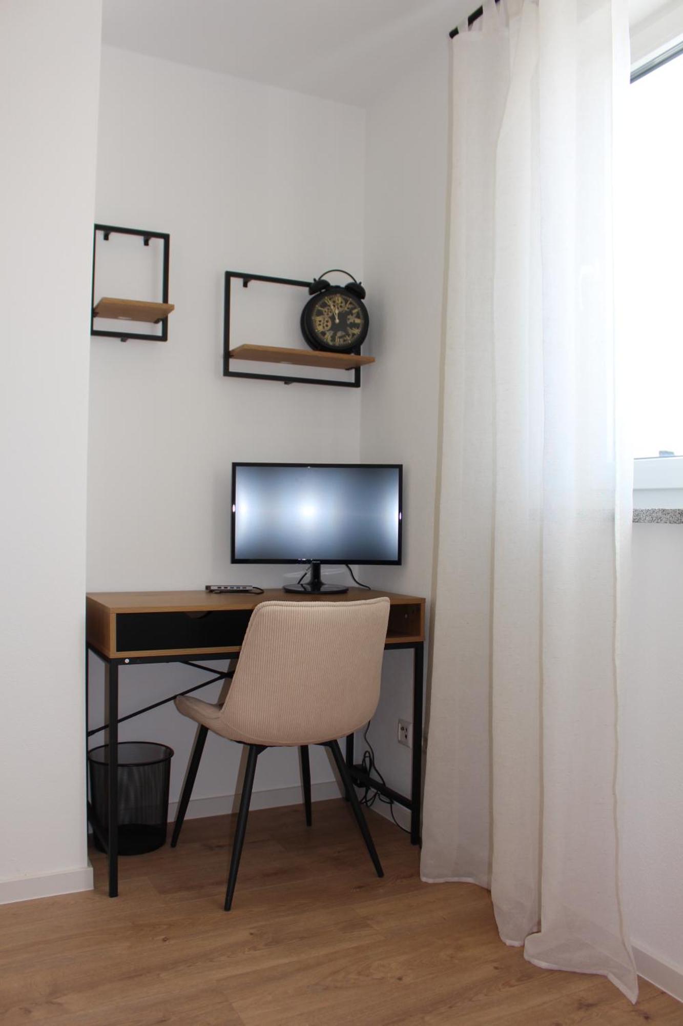 Apartment Mit Voll Ausgestatetter Kueche, Badewanne, Balkon, Parkplatz Vor Dem Haus, Ruhig Gelegen, Ada4 Kulmbach Exterior foto